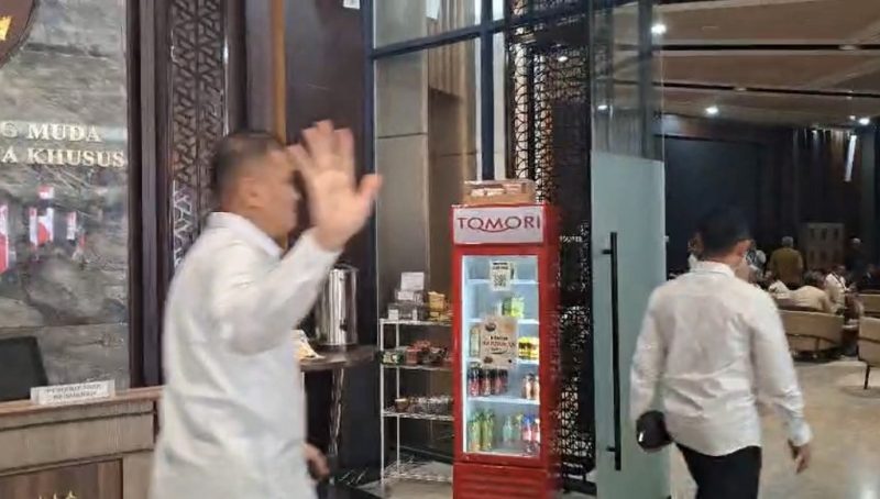 Kepala Korps Tipikor Polri Irjen Totok Suharyanto tiba di Gedung Bundar Kejaksaan Agung, Jakarta, Kamis (30/7/2026), namun menolak memberikan keterangan pers terkait kunjungannya yang disinyalir berkaitan dengan kasus mantan Jampidsus Febrie Adriansyah. Foto: Ist.