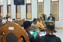 Eks Kadis DLH Kota Tebing Tinggi Muhammad Hasbie Ashshiddiqi dan 2 terdakwa lainnya di ruang Cakra 9 Pengadilan Negeri Medan, Rabu (23/7/2026). Foto: Ist.
