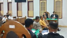Eks Kadis DLH Kota Tebing Tinggi Muhammad Hasbie Ashshiddiqi dan 2 terdakwa lainnya di ruang Cakra 9 Pengadilan Negeri Medan, Rabu (23/7/2026). Foto: Ist.