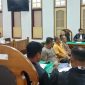Eks Kadis DLH Kota Tebing Tinggi Muhammad Hasbie Ashshiddiqi dan 2 terdakwa lainnya di ruang Cakra 9 Pengadilan Negeri Medan, Rabu (22/7/2026). Foto: Ist.