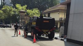 Kendaraan taktis (rantis) dari Satuan Brigade Mobil (Brimob) bersiaga di Mabes Polri pada Kamis (9/7/2026). Foto: Ist.