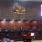 Ketua Mahkamah Konstitusi Suhartoyo didampingi hakim konstitusi lainnya saat membacakan putusan uji materi Program Makan Bergizi Gratis di Gedung MK, Jakarta, Kamis (30/7/2026), yang mewajibkan pemisahan anggaran MBG dari pos pendidikan paling lambat APBN 2028. Foto: Ist.