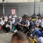 Puluhan pendukung Roy Suryo memadati PN Jakarta Selatan saat putusan praperadilan dibacakan, Selasa (7/7/2026). Foto: Ist.