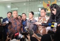 Pengacara dan istri eks Mendikbudristek Nadiem Makarim melaporkan empat hakim yang menangani kasus dugaan korupsi pengadaan laptop Chromebook dan CDM ke KY, Senin (6/7/2026). Foto: Ist.