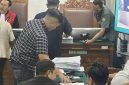 Polda Metro Jaya menghadirkan tumpukan dokumen bukti penetapan tersangka Roy Suryo sah. Foto: Ist.