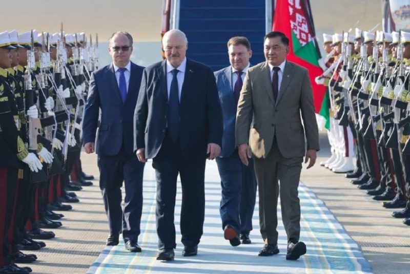 Presiden Belarus Alexander Lukashenko tiba di Jakarta, Rabu (1/7/2026). Foto: Ist.