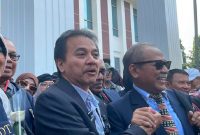 ANGIN SEGAR: Roy Suryo bersiap memberikan keterangan usai persidangan di PN Jakarta Timur, Kamis (23/7/2026). Roy menilai dikabulkannya eksepsi Dokter Tifa terkait polemik ijazah Jokowi memberikan cerminan positif bagi kelanjutan proses hukum perkaranya. Foto: Ist.