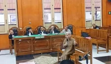 Ahli Hukum Persaingan Usaha sekaligus Guru Besar Fakultas Hukum USU, Prof. Ningrum Natasya Sirait, saat memberikan keterangan di Ruang Sidang Utama Pengadilan Tipikor pada PN Medan, Senin (27/7/2026). Foto: Ist.