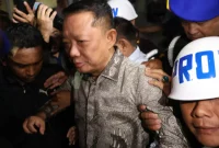 Mantan Jaksa Agung Muda Bidang Tindak Pidana Khusus (Jampidsus) Febrie Adriansyah, saat dibawa ke mobil tahanan untuk ditahan di rutan KPK di Gedung Kejagung, Jakarta, Jumat (24/07/2026). Foto: Ist.