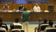 Perwakilan masyarakat Pati menyampaikan aspirasi di hadapan Wakil Ketua DPR Cucun Ahmad Syamsurijal beserta pimpinan DPR lainnya dalam pertemuan di Kompleks Parlemen Senayan, Jakarta, Senin (24/8/2026). Foto: Ist.