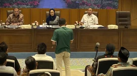 Perwakilan masyarakat Pati menyampaikan aspirasi di hadapan Wakil Ketua DPR Cucun Ahmad Syamsurijal beserta pimpinan DPR lainnya dalam pertemuan di Kompleks Parlemen Senayan, Jakarta, Senin (24/8/2026). Foto: Ist.