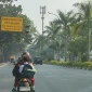 alan raya di Kota Pekanbaru tampak berkabut tebal akibat asap kebakaran hutan dan lahan yang menyelimuti wilayah Riau, Senin (24/8/2026). Foto: Ist.