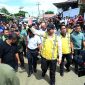 Gubernur Sumatera Utara, Muhammad Bobby Afif Nasution, menyapa warga yang menyambut antusias kunjungannya di Kabupaten Nias Utara, Kamis (6/8/2026). Foto: Ist.
