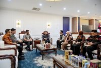 Gubernur Sumatera Utara Muhammad Bobby Afif Nasution saat menerima tim petugas Sensus Ekonomi 2026 di Ruang Kerja Gubernur Sumut, Medan, Jumat (21/8/2026). Foto: Ist.