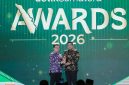 Gubernur Sumatera Utara Bobby Nasution menerima trofi Anugerah Program Inovasi Pembangunan Terpuji dalam ajang Detik Sumatera Awards 2026 di Grand Ballroom Trans Hotel, Jakarta, Jumat (28/8/2026). Foto: Ist.