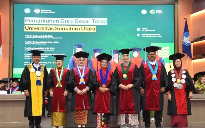 Rektor Universitas Sumatera Utara Prof. Muryanto Amin bersama lima Guru Besar Tetap yang baru saja dikukuhkan dalam acara Pengukuhan Guru Besar Tetap USU, Selasa (4/8/2026). Foto: Ist.