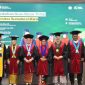 Rektor Universitas Sumatera Utara Prof. Muryanto Amin bersama lima Guru Besar Tetap yang baru saja dikukuhkan dalam acara Pengukuhan Guru Besar Tetap USU, Selasa (4/8/2026). Foto: Ist.