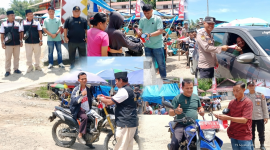 Semangat Kemerdekaan Menggema di Lahusa, LSM GEMPUR Bersama Polsek dan Pemerintah Kecamatan Lahusa Bagi Bendera di Simpang Tiga - Helejalulu Kecamatan Lahusa. (Foto:Ist) 