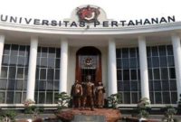 Gedung Rektorat Universitas Pertahanan (Unhan) RI. Kementerian Pertahanan menegaskan tidak ada aturan yang melarang kadet perempuan Unhan berhijab, dan akan menyempurnakan aturan seragam agar mengakomodasi penggunaan hijab secara proporsional. Foto: Ist.