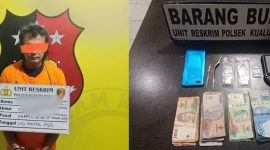 Tersangka Kasim alias Kosim (kiri), residivis peredaran sabu yang diamankan Polsek Kualuh Hulu, Kamis (20/8/2026), beserta barang bukti (kanan) berisi sabu 0,35 gram, timbangan elektrik, plastik klip kosong, alat sedot, HP Oppo biru, dan uang tunai Rp420 ribu. Tersangka mengaku memperoleh barang dari seseorang bernama Kiki yang kini masih diburu. Foto: GS.