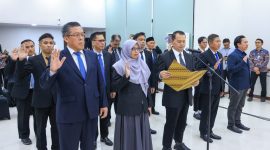 Seluruh pengurus Perkumpulan Profesional Sektor Publik Indonesia periode 2026–2031 bersama-sama mengucapkan Pakta Integritas dan Komitmen Bersama dalam upacara pelantikan yang berlangsung secara hibrida di Kantor Kementerian Ketenagakerjaan, Jakarta, Senin (3/8/2026). Foto: Ist.