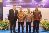 Asisten Perekonomian dan Pembangunan Drs Basarin Yunus Tanjung MSi, Parlindungan P, dan Ir Malik Assalih Harahap ST MM IPM ASEAN Eng berfoto di sela Seminar Nasional Masyarakat Transportasi Indonesia (MTI) di Jakarta, Selasa (4/8/2026). Foto: Ist.