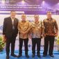 Asisten Perekonomian dan Pembangunan Drs Basarin Yunus Tanjung MSi, Parlindungan P, dan Ir Malik Assalih Harahap ST MM IPM ASEAN Eng berfoto di sela Seminar Nasional Masyarakat Transportasi Indonesia (MTI) di Jakarta, Selasa (4/8/2026). Foto: Ist.