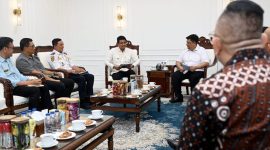 Gubernur Sumatera Utara, Bobby Nasution, menerima audiensi panitia Toba Caldera Culture Festival 2026 didampingi Bupati Samosir Vandiko Timotius Gultom di Kantor Gubernur Sumut, Selasa (11/8/2026). Foto: Ist.