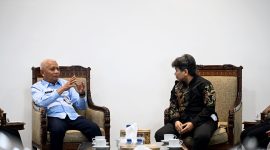 Wakil Gubernur Sumatera Utara, Surya (kiri), sedang berbincang dengan Direktur Utama PT Inalum, Melati Sarnita, saat menerima kunjungan kerja di Ruang Kerja Wakil Gubernur Sumut, Kantor Gubernur Sumut, Medan, Selasa (4/8/2026). Foto: Ist.