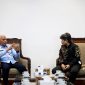 Wakil Gubernur Sumatera Utara, Surya (kiri), sedang berbincang dengan Direktur Utama PT Inalum, Melati Sarnita, saat menerima kunjungan kerja di Ruang Kerja Wakil Gubernur Sumut, Kantor Gubernur Sumut, Medan, Selasa (4/8/2026). Foto: Ist.