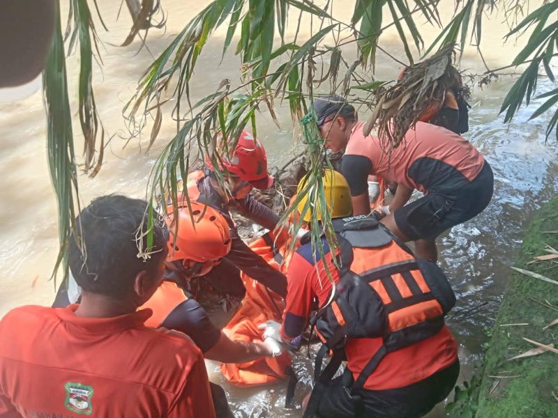 3 Hari Pencarian Bocah Hanyut di Bah Sosopan Ditemukan. (Foto:Ist) 