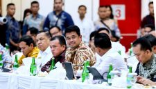 Gubernur Sumatera Utara, Muhammad Bobby Afif Nasution, hadir dalam Rapat Koordinasi Forkopimda se-Sumatera di Ruang Balairungsari, Batam, Rabu (12/8/2026). Foto: Ist.