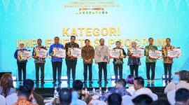 Gubernur Sumatera Utara, Muhammad Bobby Afif Nasution (keempat dari kiri), menerima penghargaan sebagai Terbaik I tingkat Provinsi dalam Kategori Implementasi Program 3 Juta Rumah pada Apresiasi Pemerintah Daerah Berprestasi 2026 Batch II yang digelar di Batam, Rabu (12/8/2026). Foto: Ist.