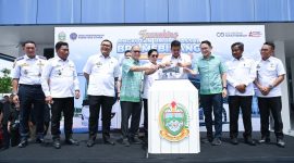 Gubernur Sumatera Utara Muhammad Bobby Afif Nasution (tengah) bersama pejabat terkait menekan tombol peresmian peluncuran Angkutan Umum Massal BRT Mebidang, Rabu (19/8/2026).  Foto: Ist.