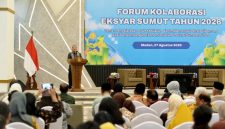 Pj Sekdaprov Sumut Timur Tumanggor menyampaikan sambutan sekaligus komitmen Pemprov Sumut membebaskan UMKM dari jeratan rentenir dan sistem ijon dalam pembukaan Forum Kolaborasi Ekonomi dan Keuangan Syariah Sumut 2026 di Aula Kuala Deli, Kantor Perwakilan BI Sumut, Medan, Kamis (27/8/2026). Foto: Ist.