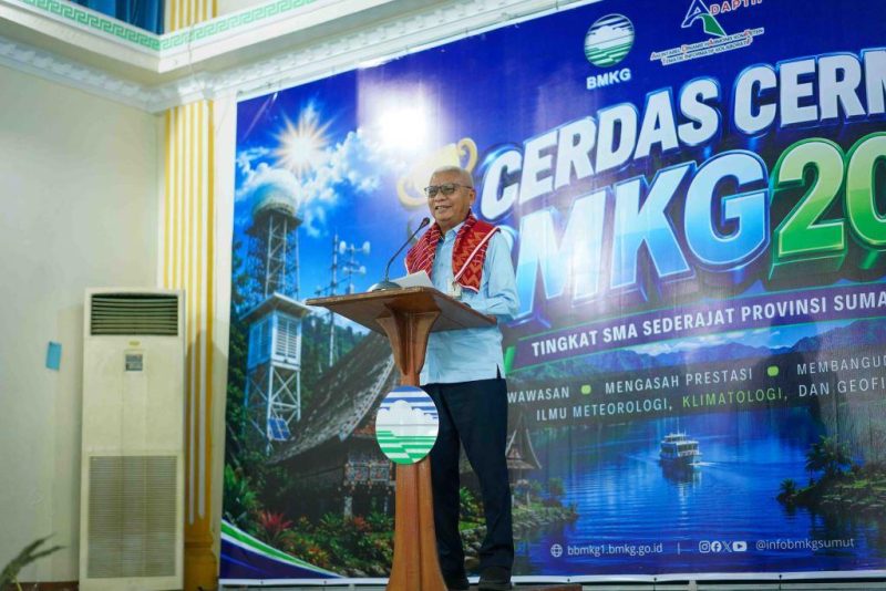 Wakil Gubernur Sumatera Utara, Surya, menyampaikan sambutan sekaligus apresiasi atas penyelenggaraan Lomba Cerdas Cermat BMKG Tahun 2026 tingkat SMA/MA/SMK sederajat se-Sumatera Utara di Balai Besar BMKG Wilayah I Medan, Selasa (4/8/2026). Foto: Ist.