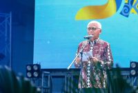 Wakil Gubernur Sumatera Utara Surya memberikan sambutan sekaligus menutup secara resmi Pekan Raya Sumatera Utara (PRSU) 2026 di Medan, Minggu (2/8/2026). Dalam arahannya, ia menekankan agar dampak ekonomi PRSU yang mencatatkan putaran uang Rp50 miliar dapat berkelanjutan melalui penguatan iklim investasi, daya saing daerah, dan pelayanan publik yang semakin baik. Foto: Ist.