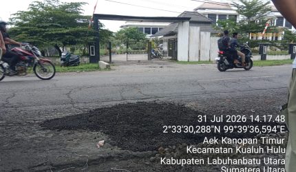 Jalan Berlubang