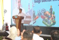 Menteri Ketenagakerjaan Yassierli memberikan sambutan sekaligus meluncurkan program keringanan iuran Jaminan Kecelakaan Kerja dan Jaminan Kematian bagi pekerja informal sektor persampahan dalam acara Aksi Kolaborasi Peluncuran Pelindungan Sosial di Fasilitas RDF Rorotan, Jakarta Utara, Senin (10/8/2026). Foto: Ist.
