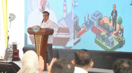 Menteri Ketenagakerjaan Yassierli memberikan sambutan sekaligus meluncurkan program keringanan iuran Jaminan Kecelakaan Kerja dan Jaminan Kematian bagi pekerja informal sektor persampahan dalam acara Aksi Kolaborasi Peluncuran Pelindungan Sosial di Fasilitas RDF Rorotan, Jakarta Utara, Senin (10/8/2026). Foto: Ist.