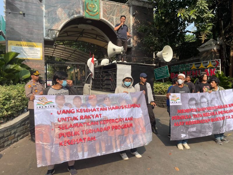 Foto: Massa dari Jatmiko bersama elemen mahasiswa menggelar aksi unjuk rasa kelima di depan Kantor Kejaksaan Agung RI, Jakarta, Jumat (21/8/2026).