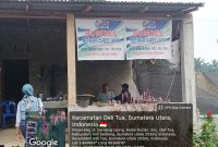 Kantor atau unit usaha BUMDes Mekar Sari Jaya yang terpasang spanduk bertuliskan Desa Mekar Sari, Kecamatan Deli Tua, Kabupaten Deli Serdang. Meski tertulis beralamat di Deli Tua, penguasaan lahannya justru berada di wilayah Desa Marindal I, Kecamatan Patumbak, dan diduga sedang bersengketa dengan ahli waris pemilik tanah yang dilarang mengelola tanah milik leluhurnya sendiri. Foto: Hendra.