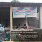 Kantor atau unit usaha BUMDes Mekar Sari Jaya yang terpasang spanduk bertuliskan Desa Mekar Sari, Kecamatan Deli Tua, Kabupaten Deli Serdang. Meski tertulis beralamat di Deli Tua, penguasaan lahannya justru berada di wilayah Desa Marindal I, Kecamatan Patumbak, dan diduga sedang bersengketa dengan ahli waris pemilik tanah yang dilarang mengelola tanah milik leluhurnya sendiri. Foto: Hendra.