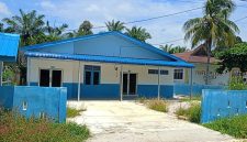 Bangunan dapur Satuan Pelayanan Pemenuhan Gizi Kecamatan Bosar Maligas, Kabupaten Simalungun, yang telah disewa dan direnovasi sejak Desember 2025 namun hingga kini belum beroperasi karena belum ada izin pengoperasian dari Badan Gizi Nasional. Foto: Ist.