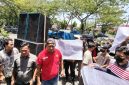Suasana aksi DPP RAJA di depan Gedung Kejati Sumut, Senin (31/8). Foto: Ist.