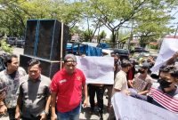 Suasana aksi DPP RAJA di depan Gedung Kejati Sumut, Senin (31/8). Foto: Ist.