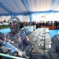 Personel BNN bersiaga menjaga barang bukti sabu cair seberat 2,6 ton yang berhasil digagalkan penyelundupannya di Perairan Karimun, Kepulauan Riau. Pengungkapan ini berpotensi menyelamatkan 14,1 juta jiwa dari ancaman narkoba senilai Rp8,5 triliun. Foto: Ist.