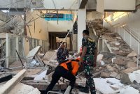 Dampak kerusakan akibat gempa M7,7 yang mengguncang Nusa Tenggara Timur (NTT) (dok. Basarnas)
