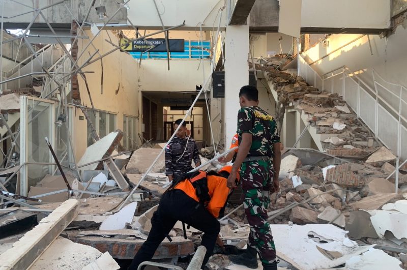 Dampak kerusakan akibat gempa M7,7 yang mengguncang Nusa Tenggara Timur (NTT) (dok. Basarnas)