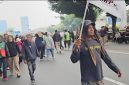 Massa Aliansi Masyarakat Pati Bersatu (AMPB) berjalan tertib meninggalkan kawasan Gedung DPR RI, Kamis (27/8/2026). Foto: Ist.